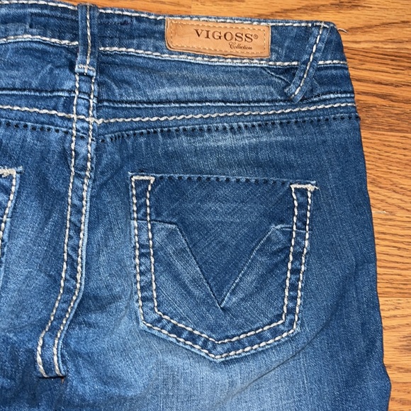VIGOSS bootcut, low rise jeans. V back pockets. Size 26 - Picture 7 of 14